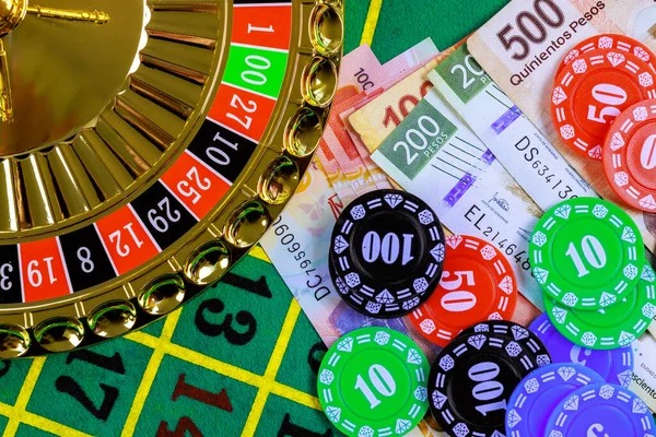 Live dealer handling AduQ card game on paito kingkong platform